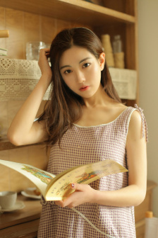 年轻漂亮的女邻居
